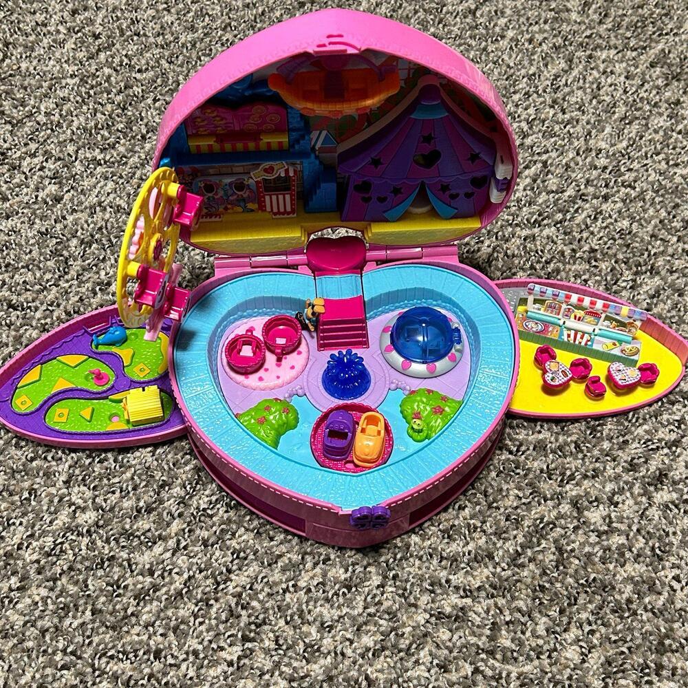 Polly Pocket 2019 Tiny is Mighty Theme Park Backpack Heart Shaped Playset w Doll